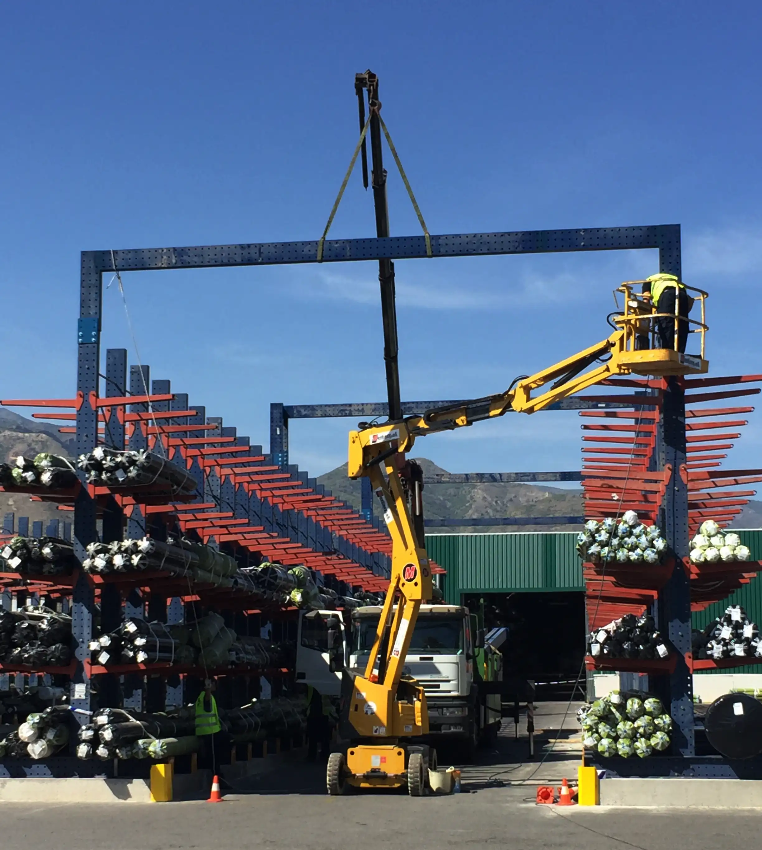 Parque de estanterías en exterior